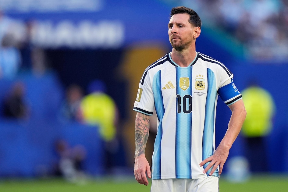 Lionel Messi dan Mohamed Salah saling berhadapan di lapangan Piala Dunia 2026