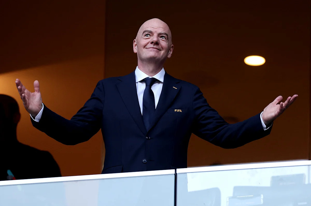 Gedung UEFA dan logo Piala Dunia FIFA