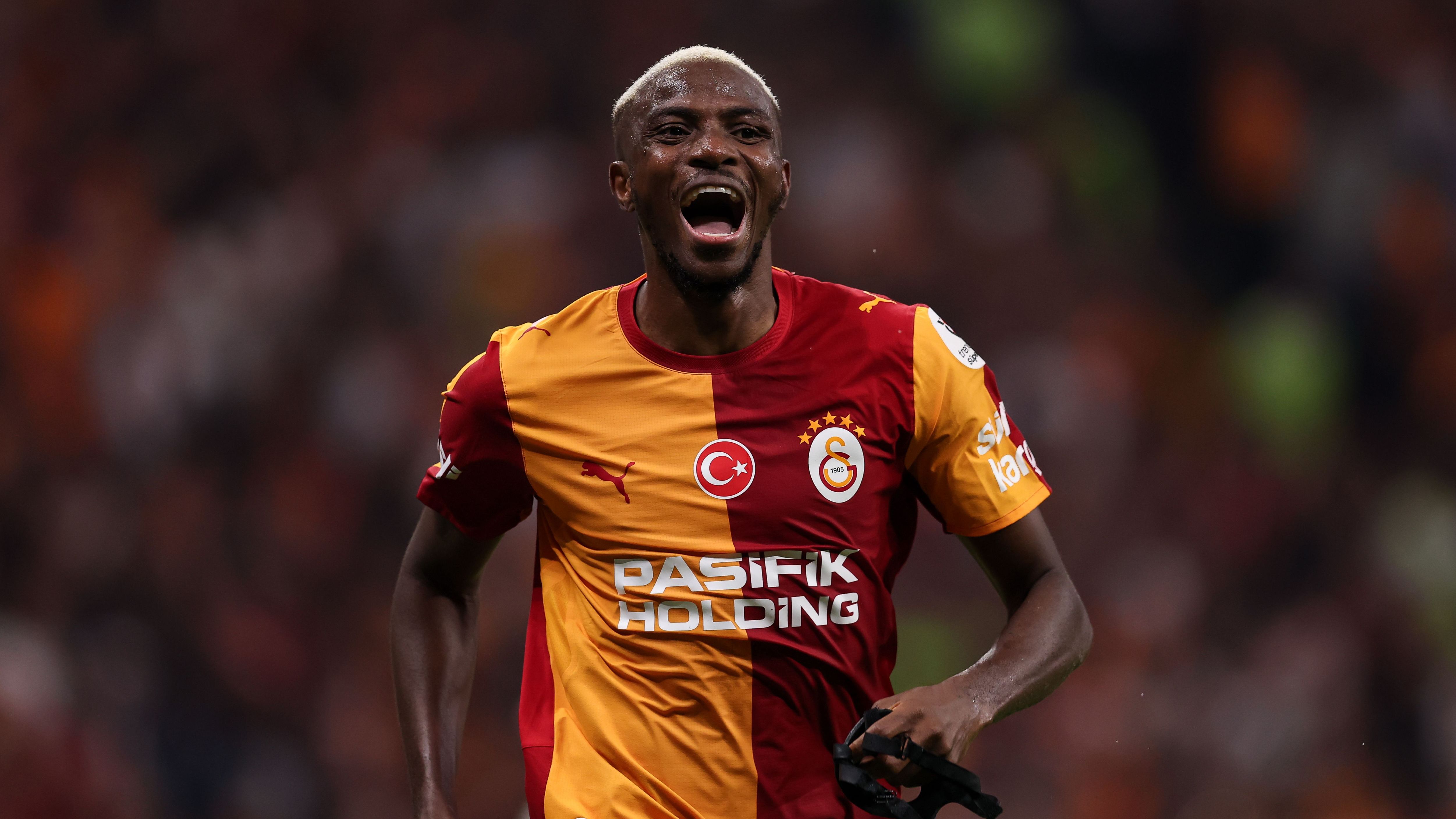 Pemain Galatasaray merayakan gol setelah membalikkan keadaan melawan Göztepe