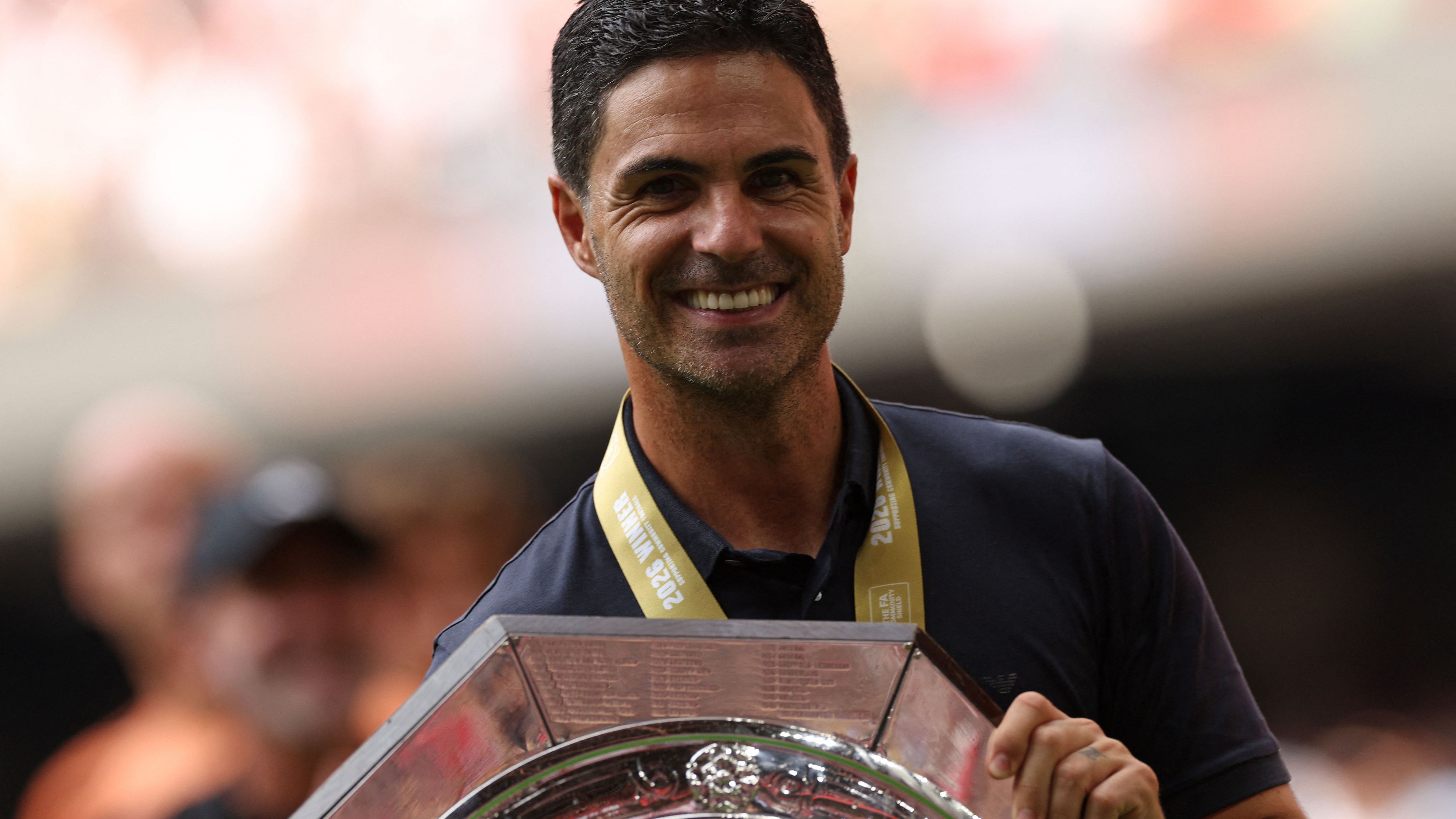 Richard Garlick dan Mikel Arteta saat konferensi pers Arsenal