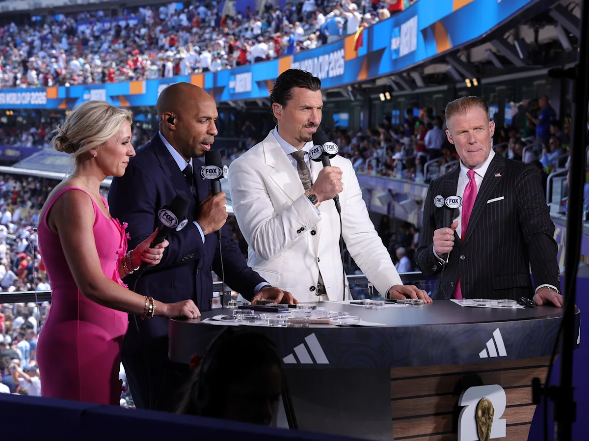 Zlatan Ibrahimović bersama rekan analis Fox Sports di studio Piala Dunia 2026