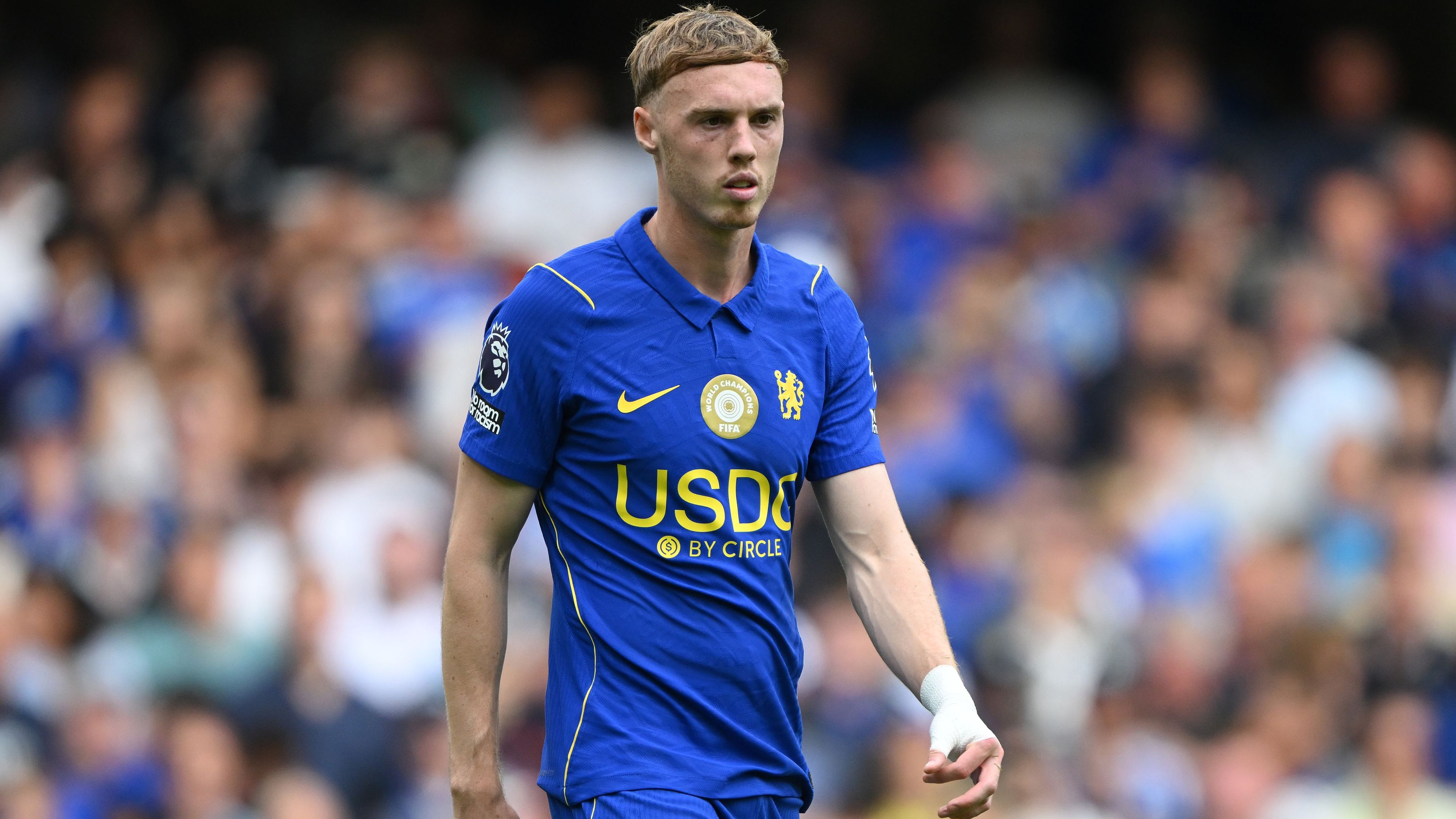 Cole Palmer merayakan gol untuk Chelsea