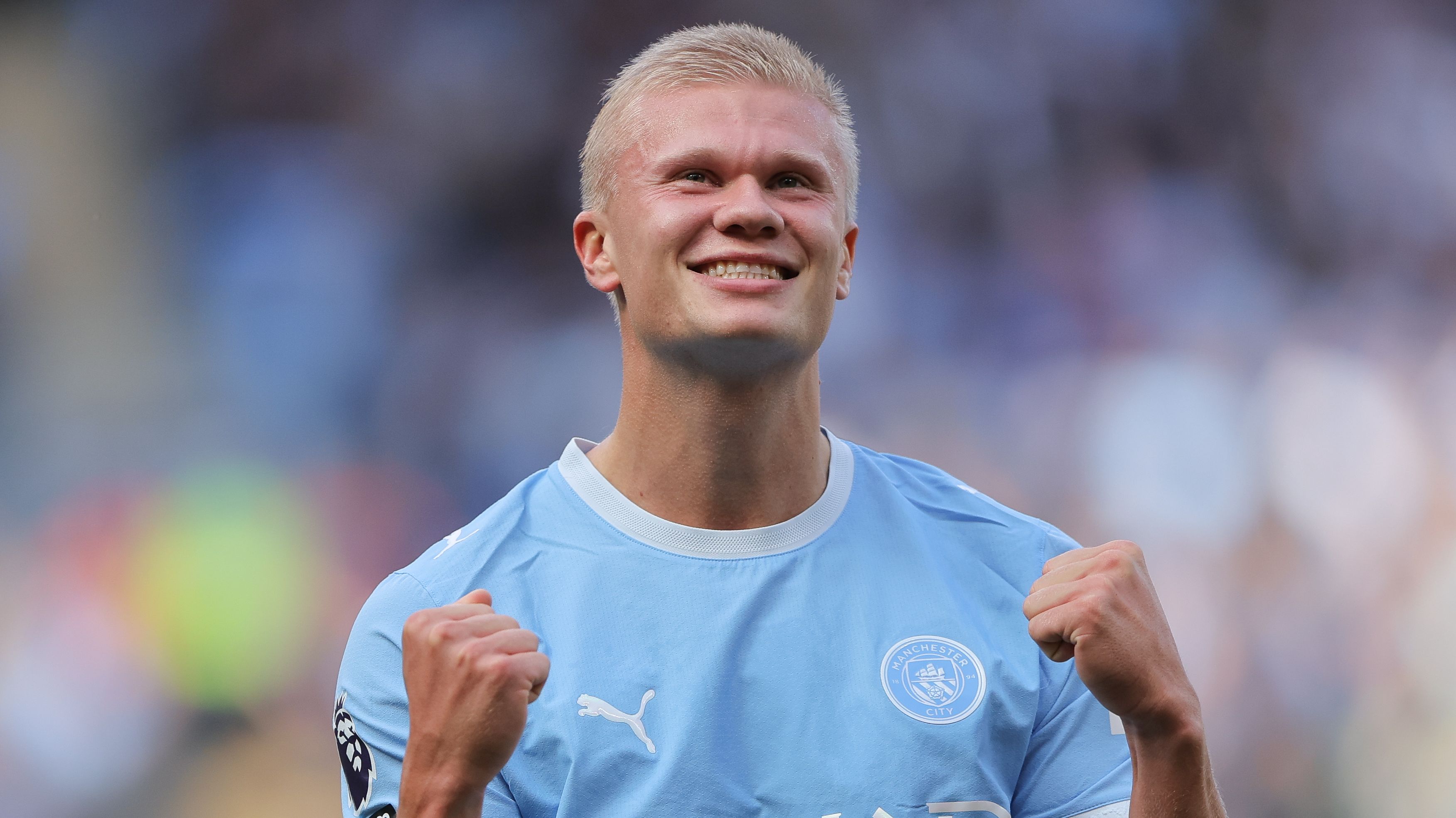 Erling Haaland merayakan gol untuk Manchester City di derby Manchester